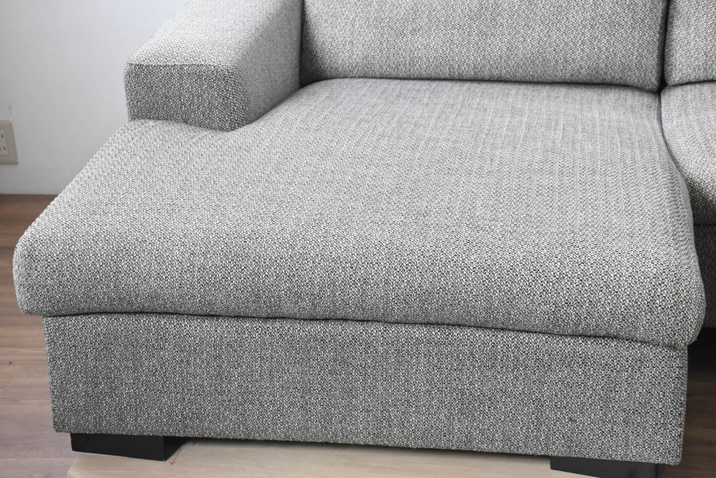 中古　美品　展示品　BoConcept(ボーコンセプト)　ヘッドレストの高さ調節可能　モダンで落ち着いた雰囲気の3人掛けソファ(2人掛け、3P、2P、L字型ソファ、カウチソファ、コーナーソファ、北欧)(定価約70万円)(R-084422)