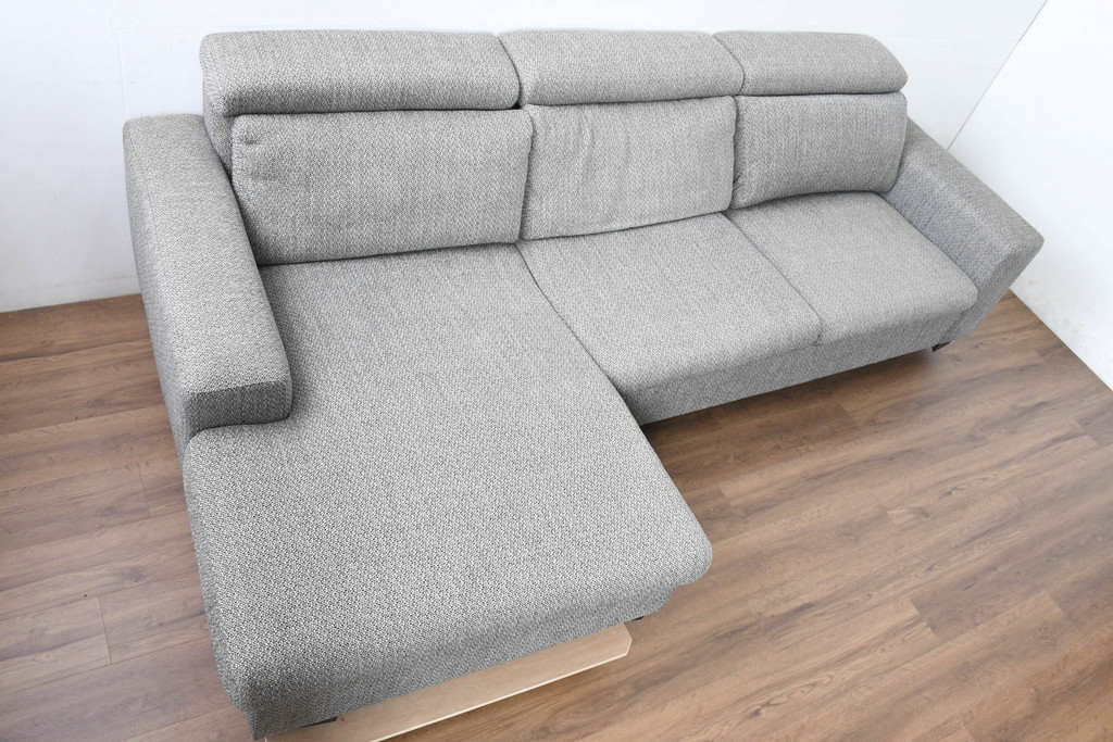 中古　美品　展示品　BoConcept(ボーコンセプト)　ヘッドレストの高さ調節可能　モダンで落ち着いた雰囲気の3人掛けソファ(2人掛け、3P、2P、L字型ソファ、カウチソファ、コーナーソファ、北欧)(定価約70万円)(R-084422)