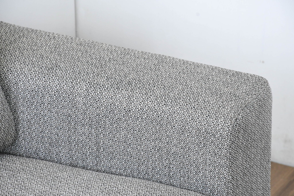 中古　美品　展示品　BoConcept(ボーコンセプト)　ヘッドレストの高さ調節可能　モダンで落ち着いた雰囲気の3人掛けソファ(2人掛け、3P、2P、L字型ソファ、カウチソファ、コーナーソファ、北欧)(定価約70万円)(R-084422)