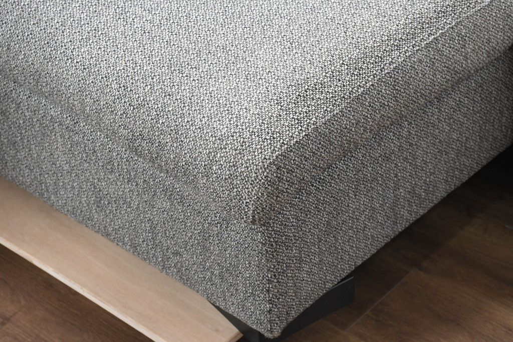 中古　美品　展示品　BoConcept(ボーコンセプト)　ヘッドレストの高さ調節可能　モダンで落ち着いた雰囲気の3人掛けソファ(2人掛け、3P、2P、L字型ソファ、カウチソファ、コーナーソファ、北欧)(定価約70万円)(R-084422)