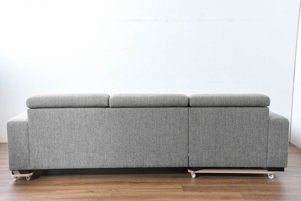 中古　美品　展示品　BoConcept(ボーコンセプト)　ヘッドレストの高さ調節可能　モダンで落ち着いた雰囲気の3人掛けソファ(2人掛け、3P、2P、L字型ソファ、カウチソファ、コーナーソファ、北欧)(定価約70万円)(R-084422)