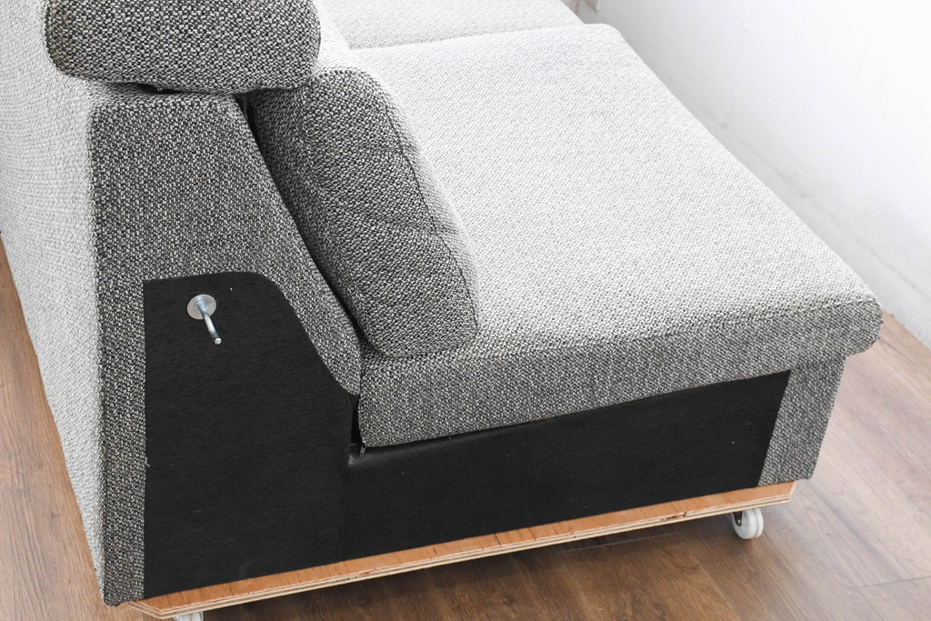 中古　美品　展示品　BoConcept(ボーコンセプト)　ヘッドレストの高さ調節可能　モダンで落ち着いた雰囲気の3人掛けソファ(2人掛け、3P、2P、L字型ソファ、カウチソファ、コーナーソファ、北欧)(定価約70万円)(R-084422)