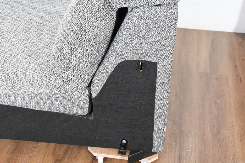 中古　美品　展示品　BoConcept(ボーコンセプト)　ヘッドレストの高さ調節可能　モダンで落ち着いた雰囲気の3人掛けソファ(2人掛け、3P、2P、L字型ソファ、カウチソファ、コーナーソファ、北欧)(定価約70万円)(R-084422)