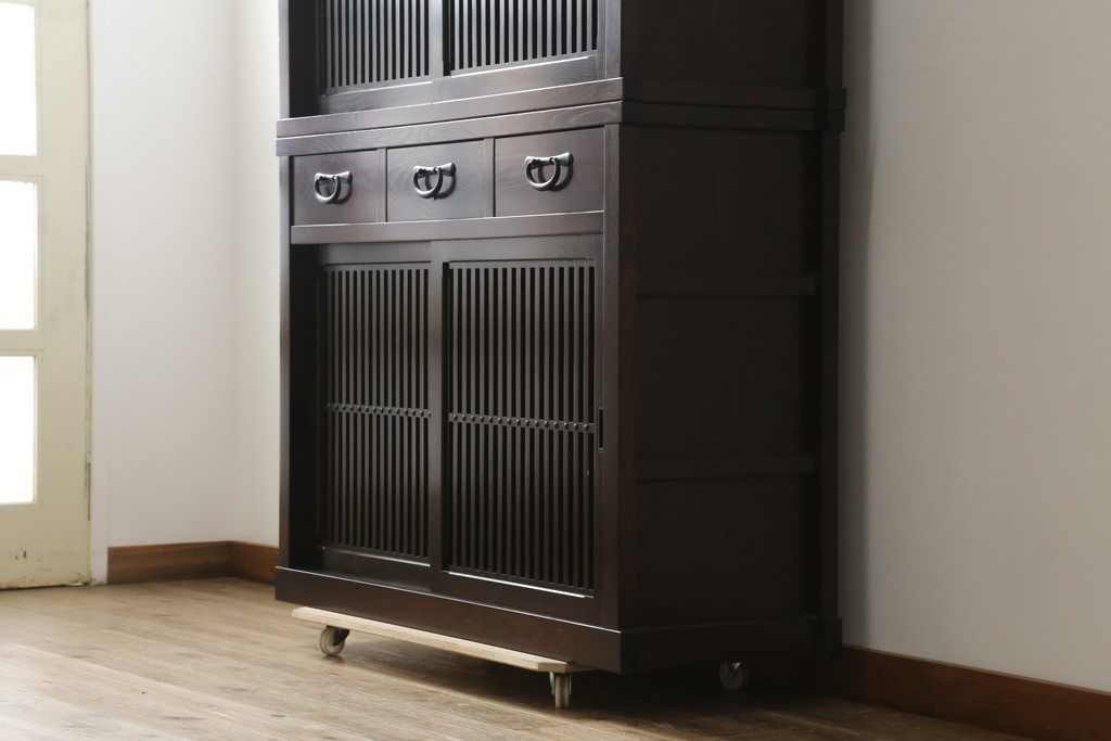 中古　美品　上質な和の空間を演出する二段重ね水屋箪笥(食器棚、茶箪笥、キャビネット、収納棚、戸棚、店舗什器)(R-077114)