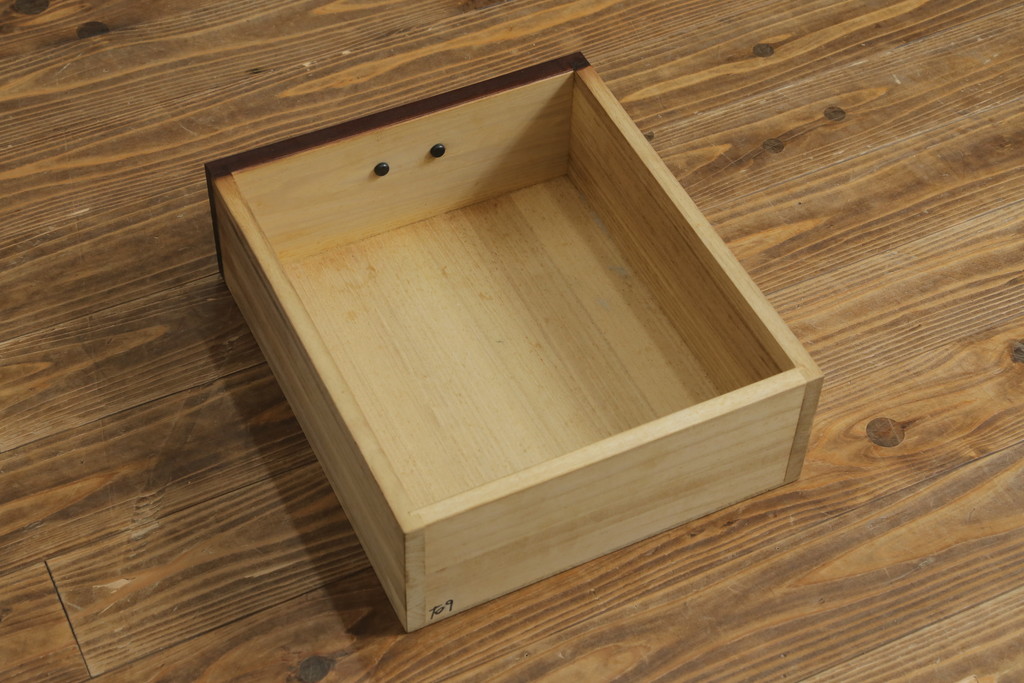 中古　美品　上質な和の空間を演出する二段重ね水屋箪笥(食器棚、茶箪笥、キャビネット、収納棚、戸棚、店舗什器)(R-077114)