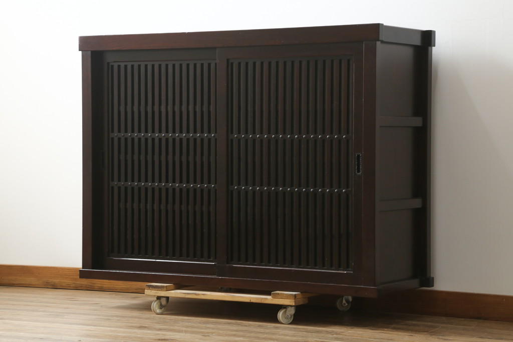 中古　美品　上質な和の空間を演出する水屋箪笥サイドボード(サイドキャビネット、収納棚、戸棚)(R-077115)