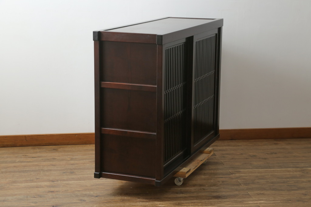 中古　美品　上質な和の空間を演出する水屋箪笥サイドボード(サイドキャビネット、収納棚、戸棚)(R-077115)