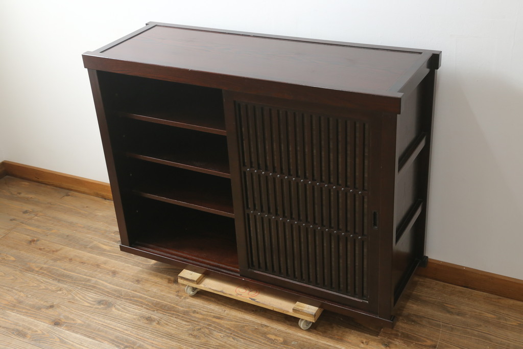 中古　美品　上質な和の空間を演出する水屋箪笥サイドボード(サイドキャビネット、収納棚、戸棚)(R-077115)