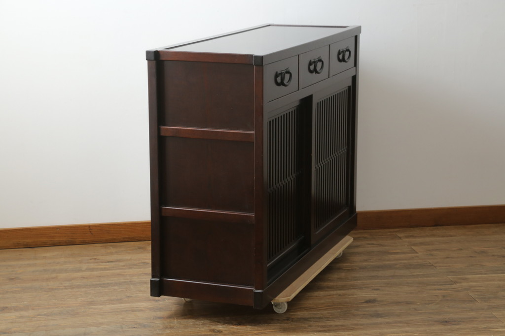 中古　美品　上質な和の空間を演出する水屋箪笥サイドボード(サイドキャビネット、収納棚、戸棚、食器棚、茶箪笥)(R-077184)