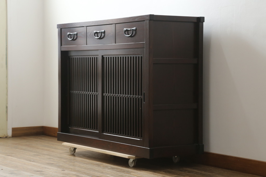 中古　美品　上質な和の空間を演出する水屋箪笥サイドボード(サイドキャビネット、収納棚、戸棚、食器棚、茶箪笥)(R-077184)