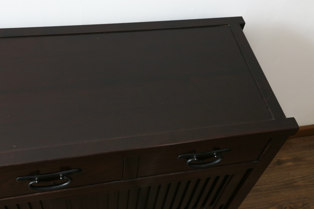 中古　美品　上質な和の空間を演出する水屋箪笥サイドボード(サイドキャビネット、収納棚、戸棚、食器棚、茶箪笥)(R-077184)