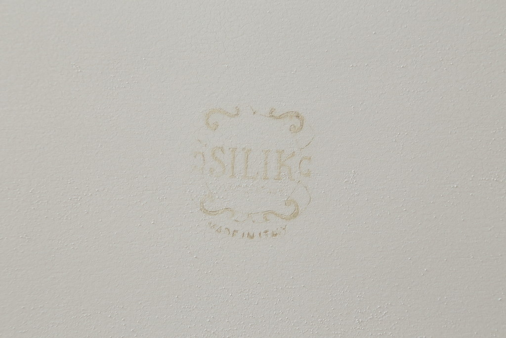 中古　イタリア高級家具　SILIK(シリック)　ロココ調の装飾が可愛らしい大振りなチェスト(サイドボード、引き出し)(R-077106)