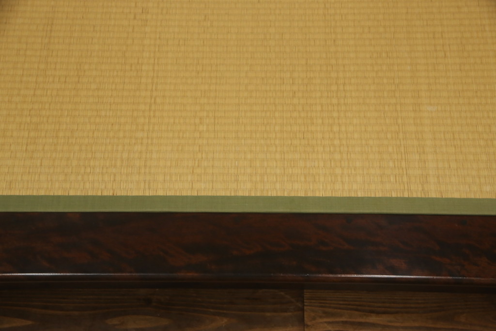 中古　北海道民芸家具　希少な絶版品!　シックなフレームと畳のコンビが和モダンな雰囲気を高める畳ベッド(セミダブル、たたみ)(R-065954)