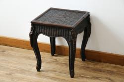中古　美品!!　希少モデル　ポロ ラルフローレンホーム(Polo Ralph Lauren Home)　 高級感漂うラタン素材のクラシカルなサイドテーブル(コーヒーテーブル、ナイトテーブル、花台、飾り台)(定価約12万円)(R-083548)