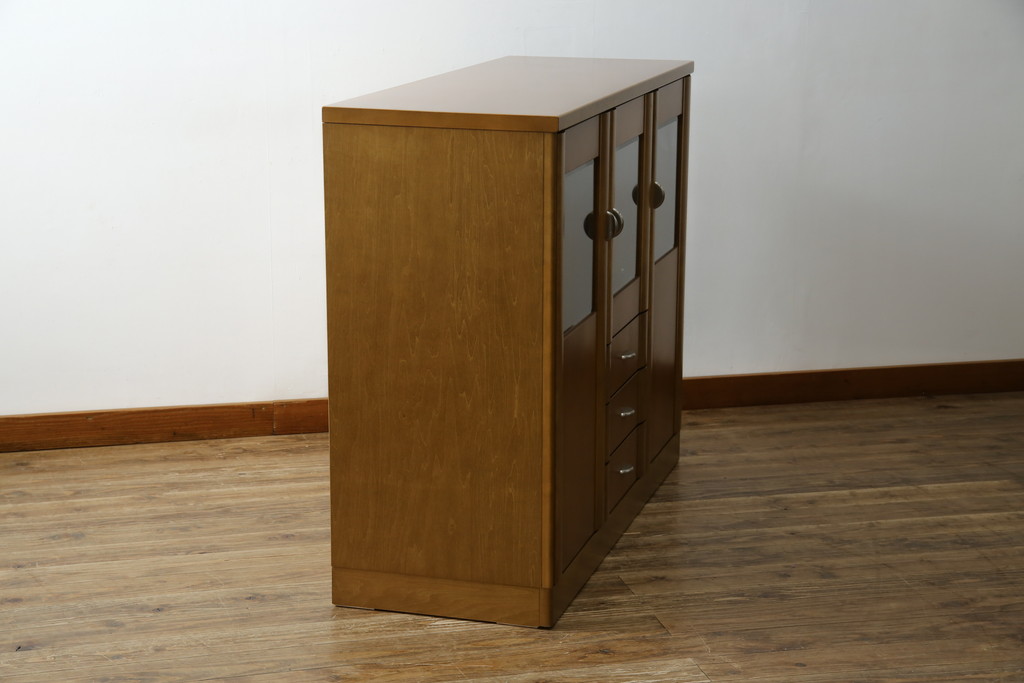 中古　美品　カリモク家具(karimoku)　Chitano(チターノ)　収納力と美しさを兼ね備えたサイドキャビネット(サイドボード、収納棚、戸棚)(R-083223)