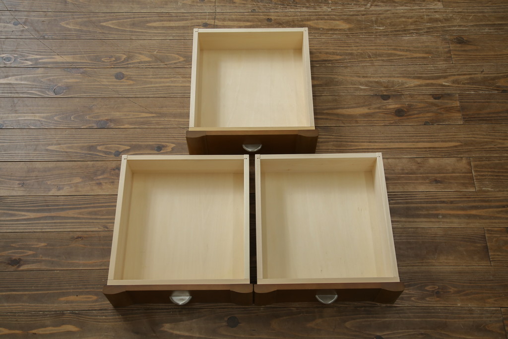 中古　美品　カリモク家具(karimoku)　Chitano(チターノ)　収納力と美しさを兼ね備えたサイドキャビネット(サイドボード、収納棚、戸棚)(R-083223)