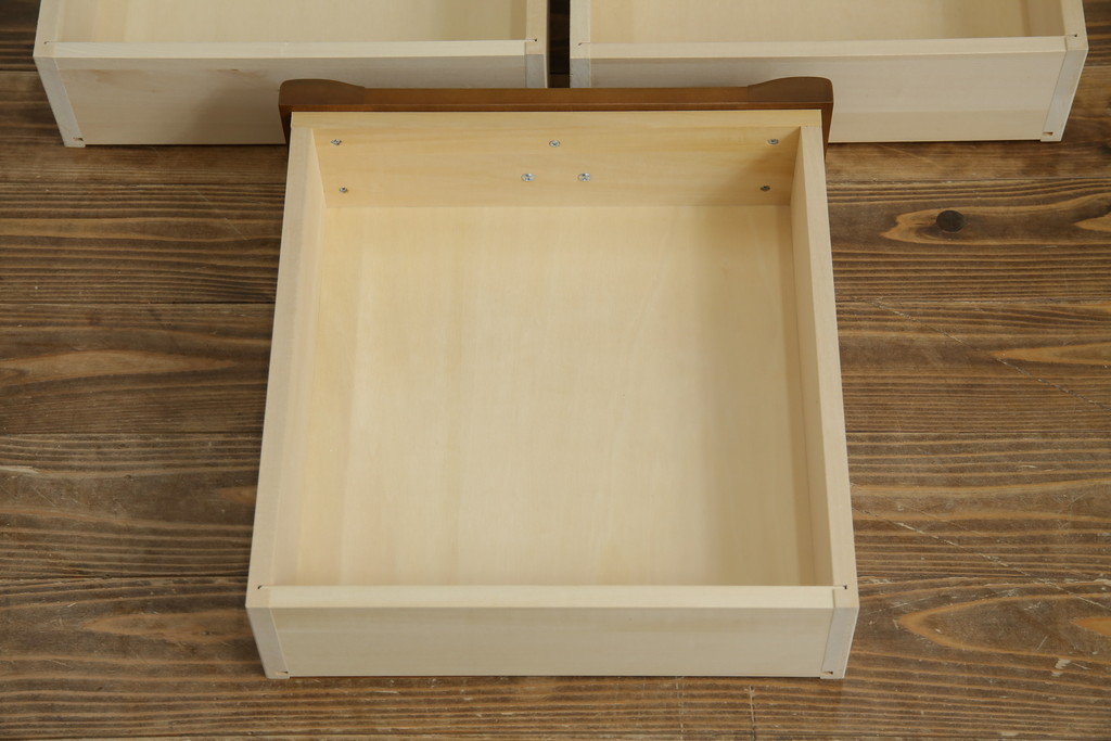 中古　美品　カリモク家具(karimoku)　Chitano(チターノ)　収納力と美しさを兼ね備えたサイドキャビネット(サイドボード、収納棚、戸棚)(R-083223)