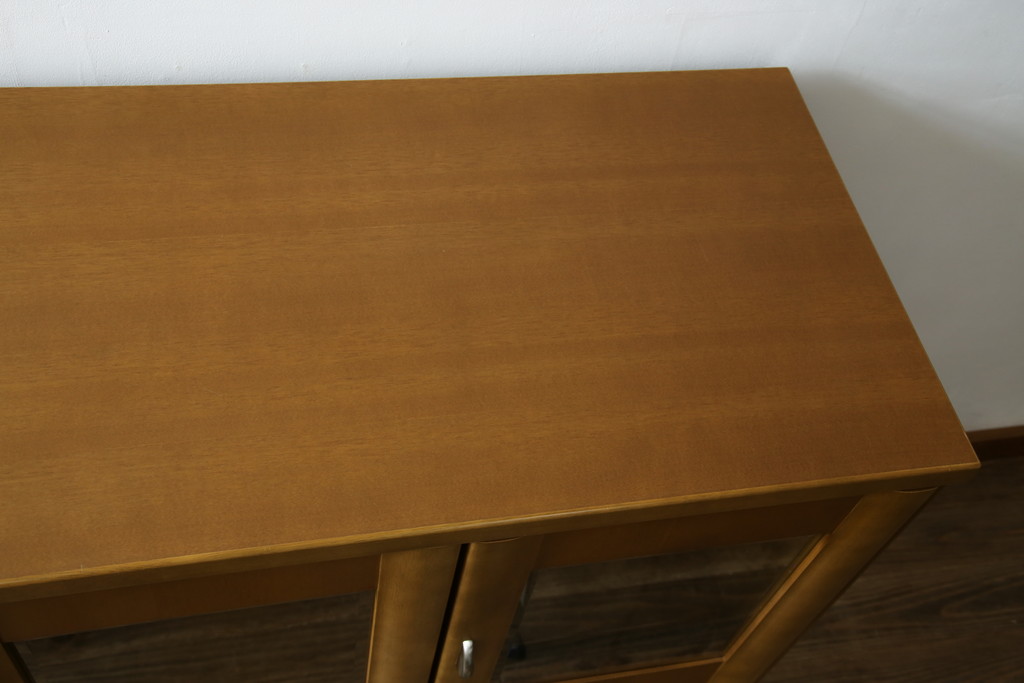 中古　美品　カリモク家具(karimoku)　Chitano(チターノ)　収納力と美しさを兼ね備えたサイドキャビネット(サイドボード、収納棚、戸棚)(R-083223)