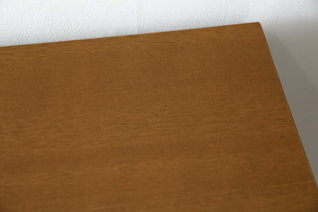 中古　美品　カリモク家具(karimoku)　Chitano(チターノ)　収納力と美しさを兼ね備えたサイドキャビネット(サイドボード、収納棚、戸棚)(R-083223)