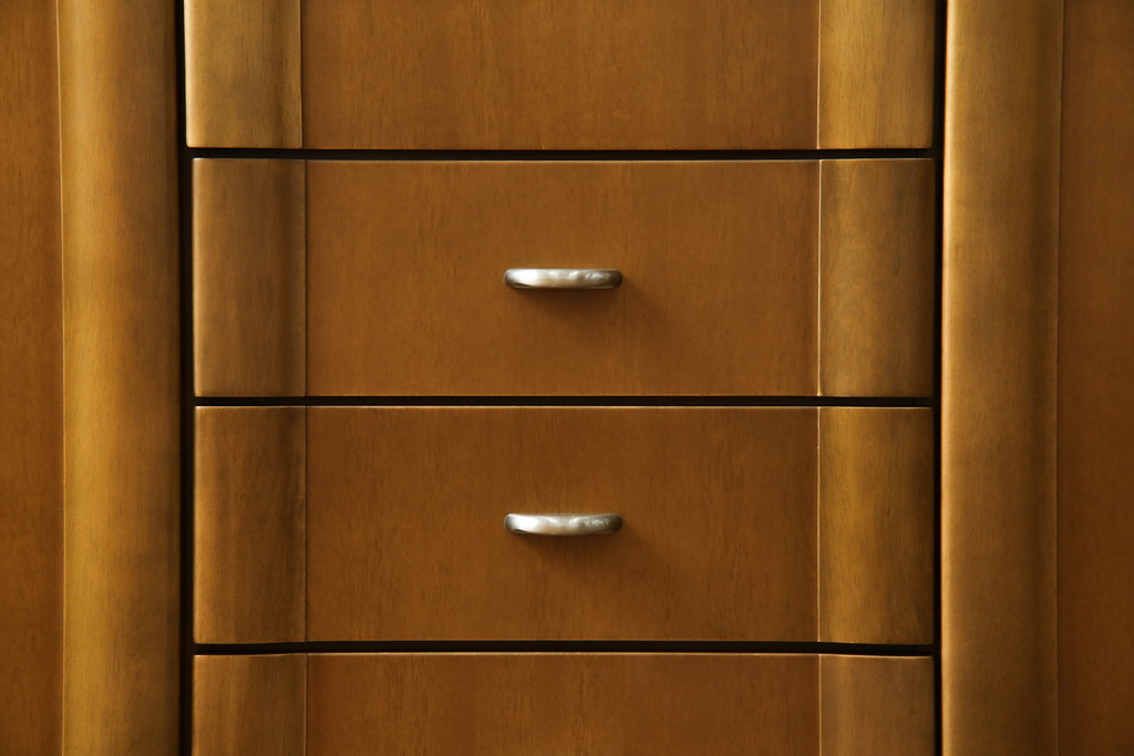 中古　美品　カリモク家具(karimoku)　Chitano(チターノ)　収納力と美しさを兼ね備えたサイドキャビネット(サイドボード、収納棚、戸棚)(R-083223)
