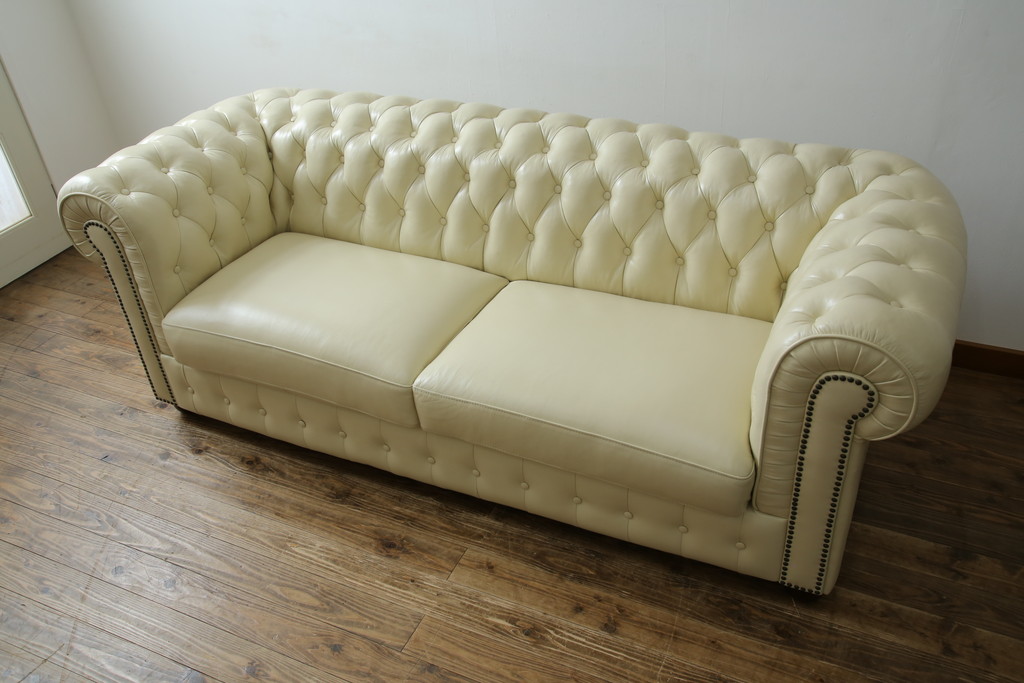中古　超美品　ほぼ新品　入手困難商品　SUNTON(サントン)社　Huntington(ハンティントン)シリーズ　本革(レザー)　上質な空間づくりに取り入れたいチェスターフィールドソファ(2P、2.5P、3P、2人掛け、2.5人掛け、3人掛け)(R-082055)