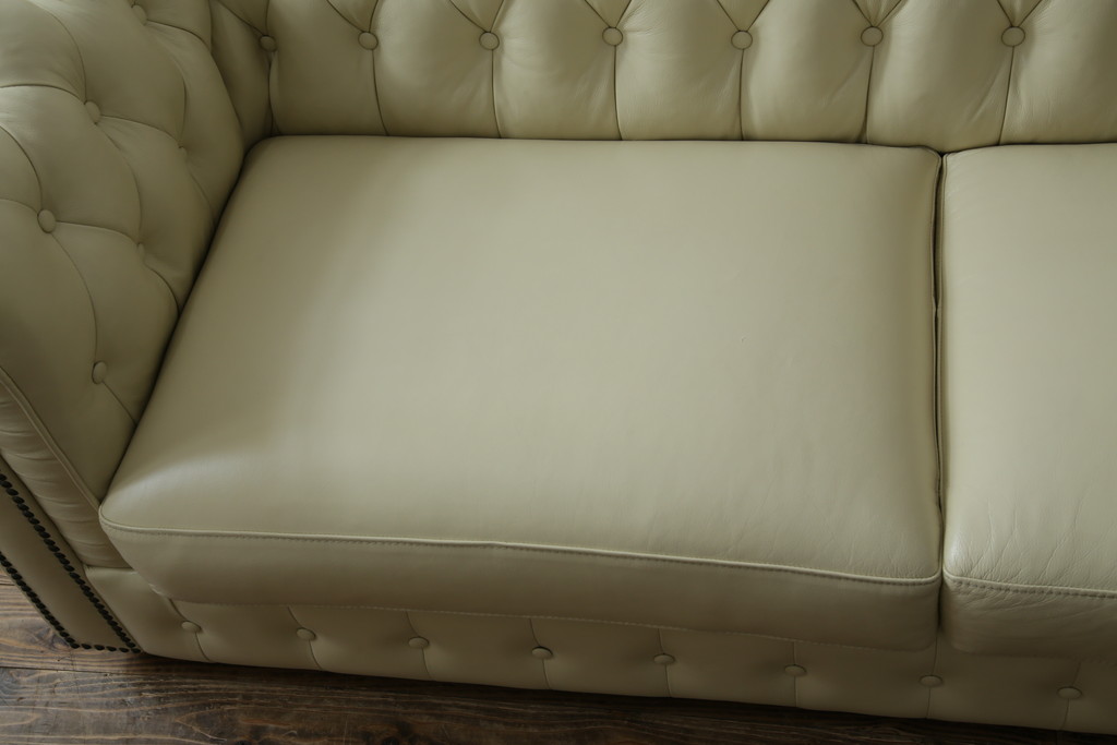中古　超美品　ほぼ新品　入手困難商品　SUNTON(サントン)社　Huntington(ハンティントン)シリーズ　本革(レザー)　上質な空間づくりに取り入れたいチェスターフィールドソファ(2P、2.5P、3P、2人掛け、2.5人掛け、3人掛け)(R-082055)