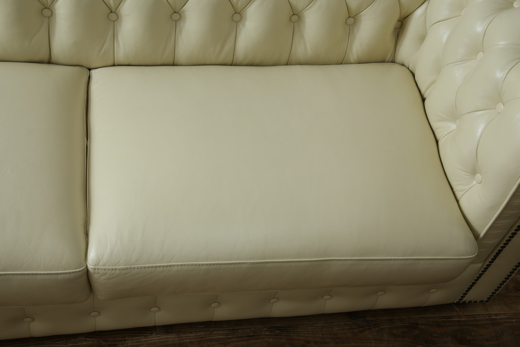 中古　超美品　ほぼ新品　入手困難商品　SUNTON(サントン)社　Huntington(ハンティントン)シリーズ　本革(レザー)　上質な空間づくりに取り入れたいチェスターフィールドソファ(2P、2.5P、3P、2人掛け、2.5人掛け、3人掛け)(R-082055)