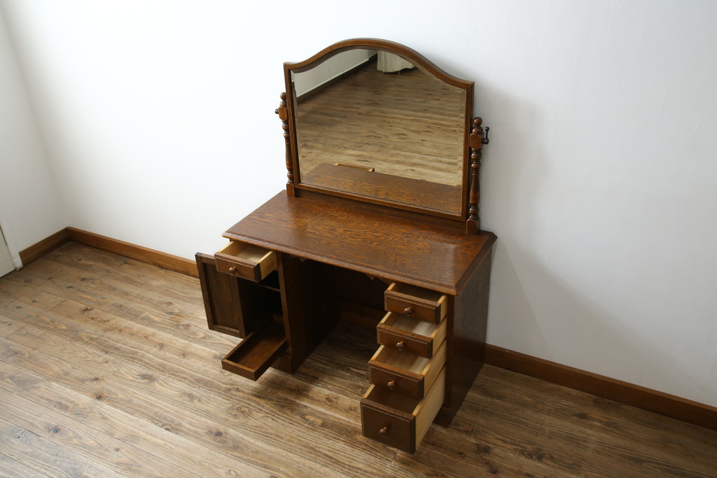 中古　三越家具(現カントリーハウス)　Brugge(ブルージュ)　オーク材　クラシカルな雰囲気漂うドレッサーとチェアのセット(化粧台、鏡台、ミラー、イス、椅子)(R-079202)