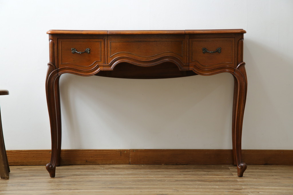 中古　DREXEL HERITAGE(ドレクセルヘリテイジ)　Touraine(ツーレイン)シリーズ　クラシックなデザインがステキなドレッサー(デスク、テーブル、机)(R-068587)
