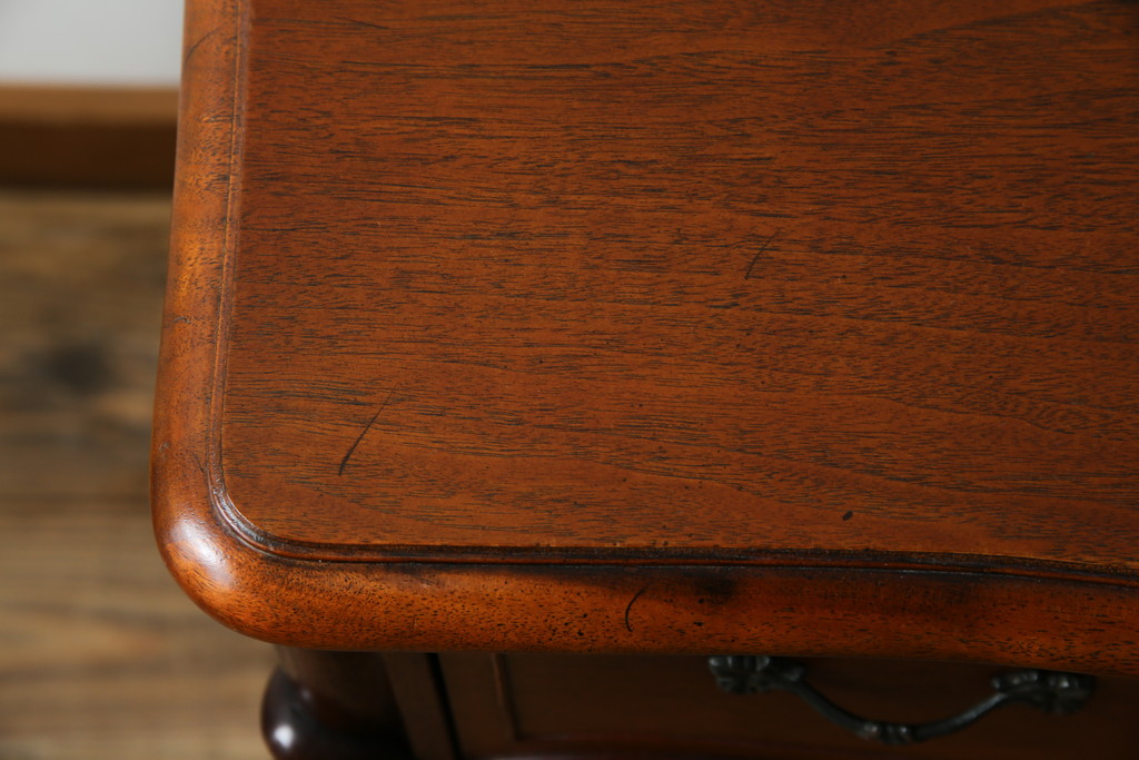 中古　DREXEL HERITAGE(ドレクセルヘリテイジ)　Touraine(ツーレイン)シリーズ　クラシックなデザインがステキなドレッサー(デスク、テーブル、机)(R-068587)