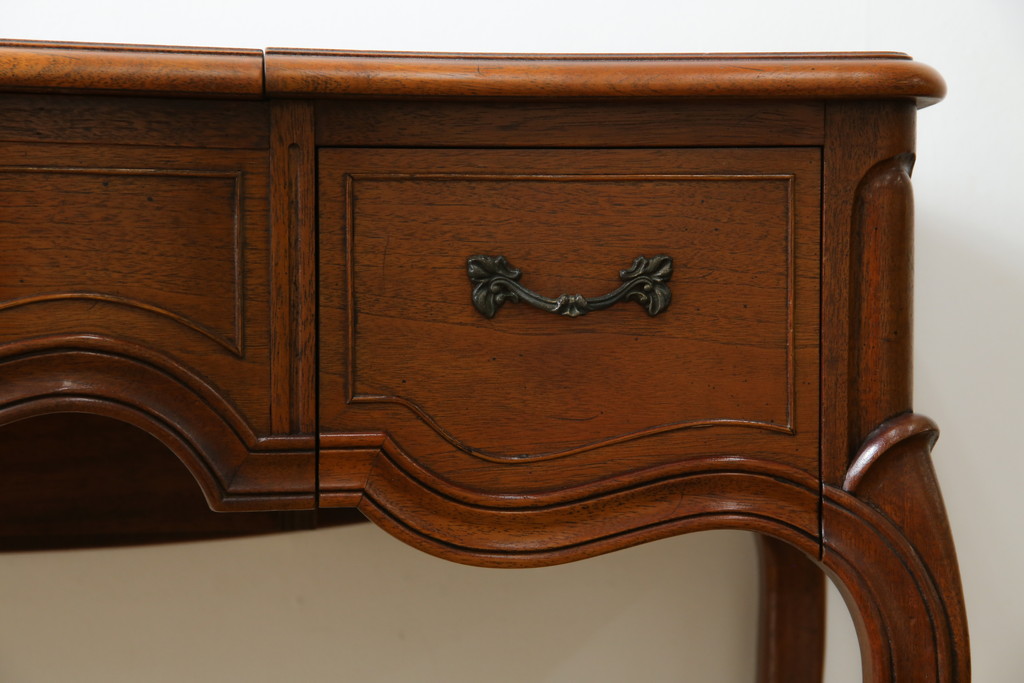 中古　DREXEL HERITAGE(ドレクセルヘリテイジ)　Touraine(ツーレイン)シリーズ　クラシックなデザインがステキなドレッサー(デスク、テーブル、机)(R-068587)