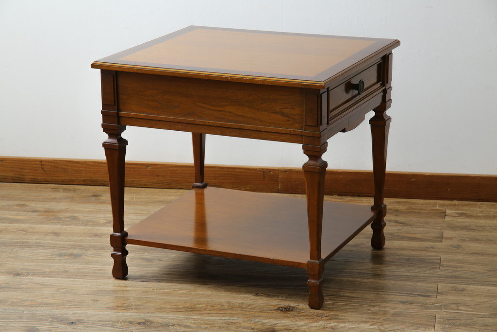 中古　DREXEL HERITAGE JAPAN(ドレクセルヘリテイジジャパン)　594-324　クラシカルなデザインが美しいエンドテーブル(ナイトテーブル、サイドテーブル、サイドチェスト)(R-061347)