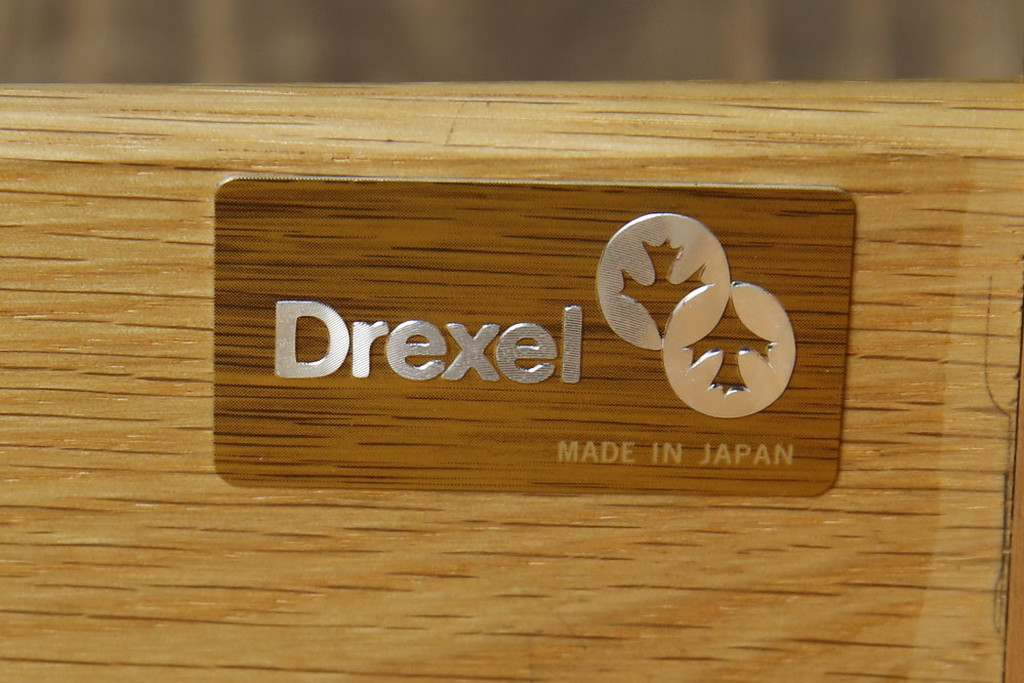中古　DREXEL HERITAGE JAPAN(ドレクセルヘリテイジジャパン)　594-324　クラシカルなデザインが美しいエンドテーブル(ナイトテーブル、サイドテーブル、サイドチェスト)(R-061347)