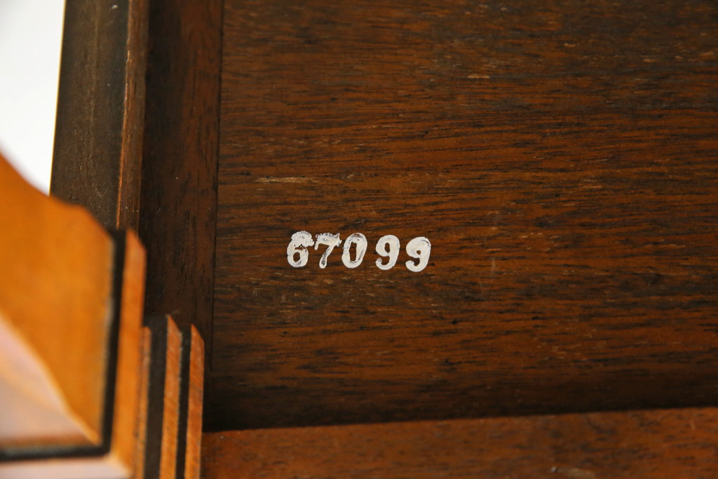 中古　DREXEL HERITAGE JAPAN(ドレクセルヘリテイジジャパン)　594-324　クラシカルなデザインが美しいエンドテーブル(ナイトテーブル、サイドテーブル、サイドチェスト)(R-061347)