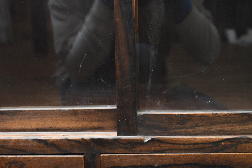 和製アンティーク　前面黒柿　上手物　無垢材　銅金具付きの茶箪笥(茶棚、収納棚、戸棚、飾り棚)(R-068064)