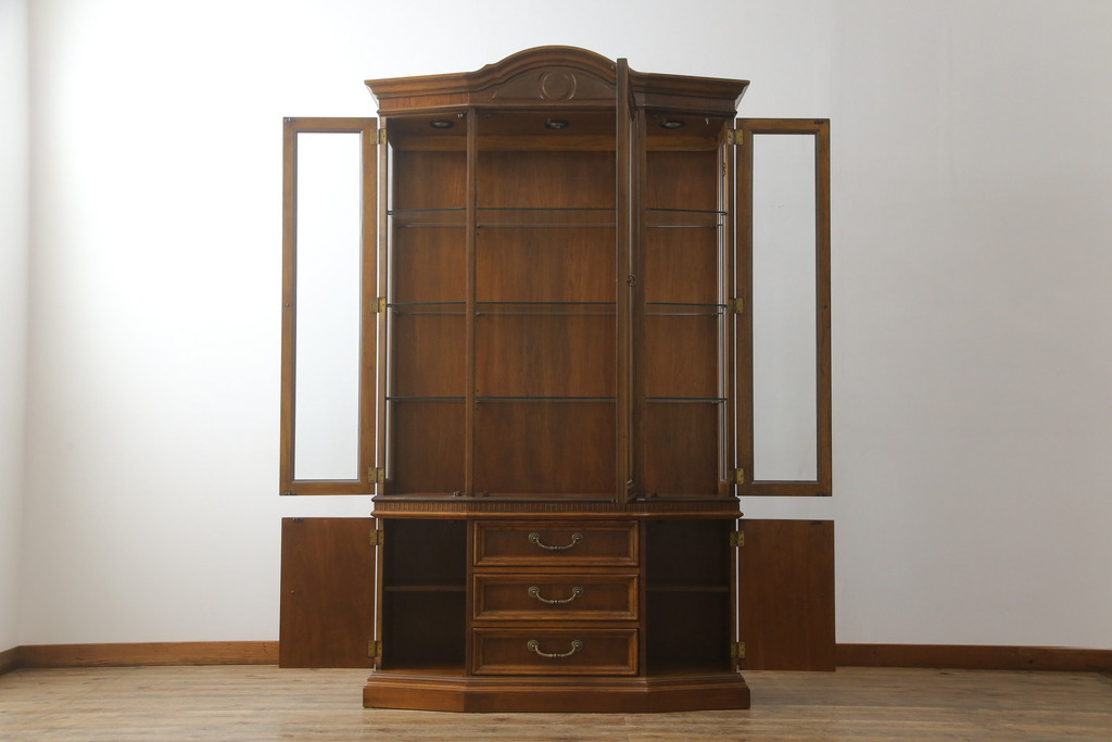 中古　美品　DREXEL HERITAGE(ドレクセルヘリテイジ)　TRYON MANOR(トライオンメナー)　格調高い佇まいが魅力の飾り棚(キャビネット、食器棚、収納棚)(R-061524)
