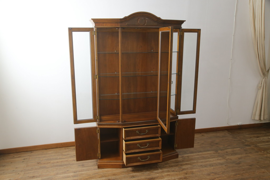 中古　美品　DREXEL HERITAGE(ドレクセルヘリテイジ)　TRYON MANOR(トライオンメナー)　格調高い佇まいが魅力の飾り棚(キャビネット、食器棚、収納棚)(R-061524)