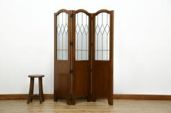 中古　美品　希少な廃番品　カントリーハウス　三連　クラシックな雰囲気と高級感のあるデザインが素敵なステンドグラス入りパーテーション(三越家具、衝立て、つい立て、3連、スクリーン)(R-084250)