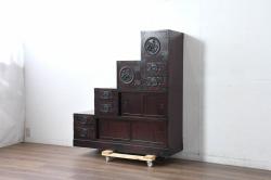 中古　美品　民芸家具　欅(ケヤキ)材　力強い杢目と立派な金具が存在感を高める階段箪笥(民芸箪笥、和箪笥、整理たんす、収納タンス、引き出し)(R-084438)
