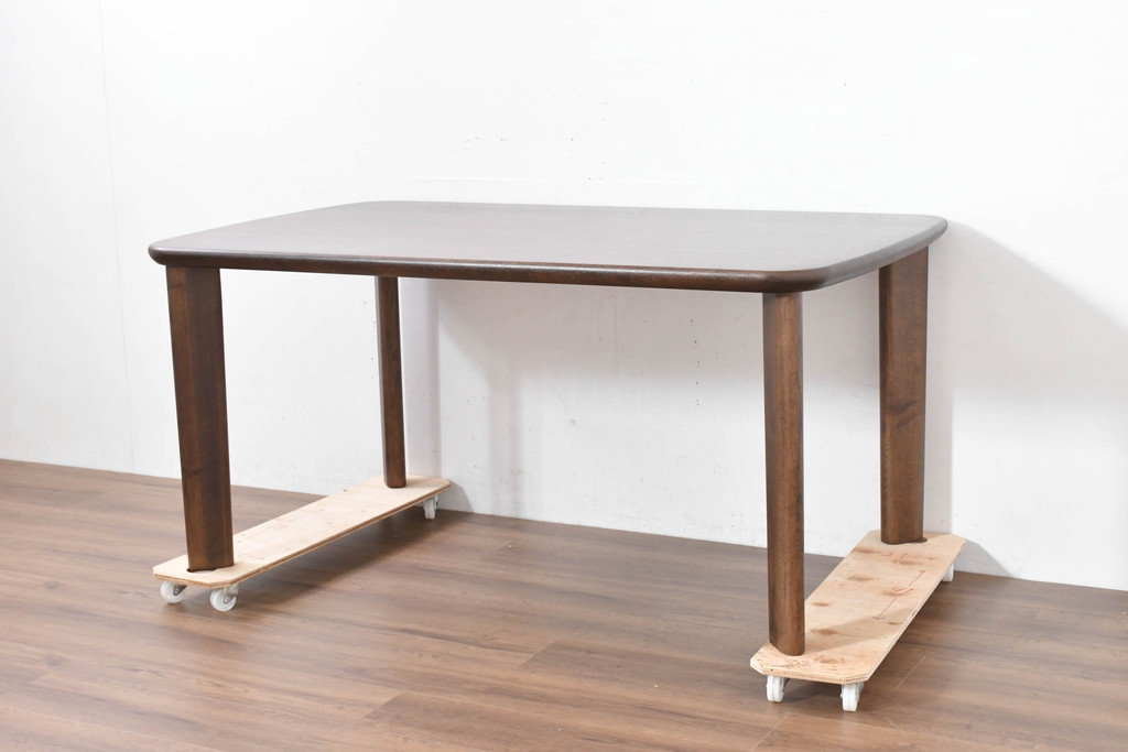中古　美品　カリモク家具(karimoku)　DT8511　ナラ材　ナシンプルデザインでどんなインテリアにも馴染むダイニングテーブル(食卓、作業台、机、4人掛け、6人掛け)(定価約14万円)(R-084321)
