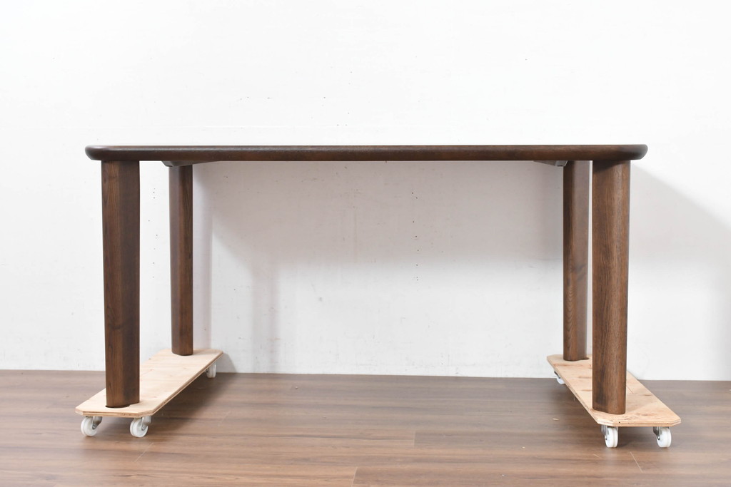 中古　美品　カリモク家具(karimoku)　DT8511　ナラ材　ナシンプルデザインでどんなインテリアにも馴染むダイニングテーブル(食卓、作業台、机、4人掛け、6人掛け)(定価約14万円)(R-084321)