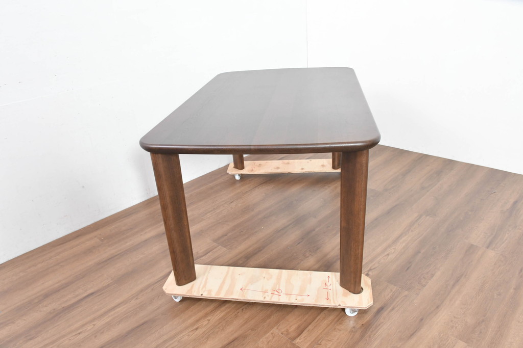 中古　美品　カリモク家具(karimoku)　DT8511　ナラ材　ナシンプルデザインでどんなインテリアにも馴染むダイニングテーブル(食卓、作業台、机、4人掛け、6人掛け)(定価約14万円)(R-084321)
