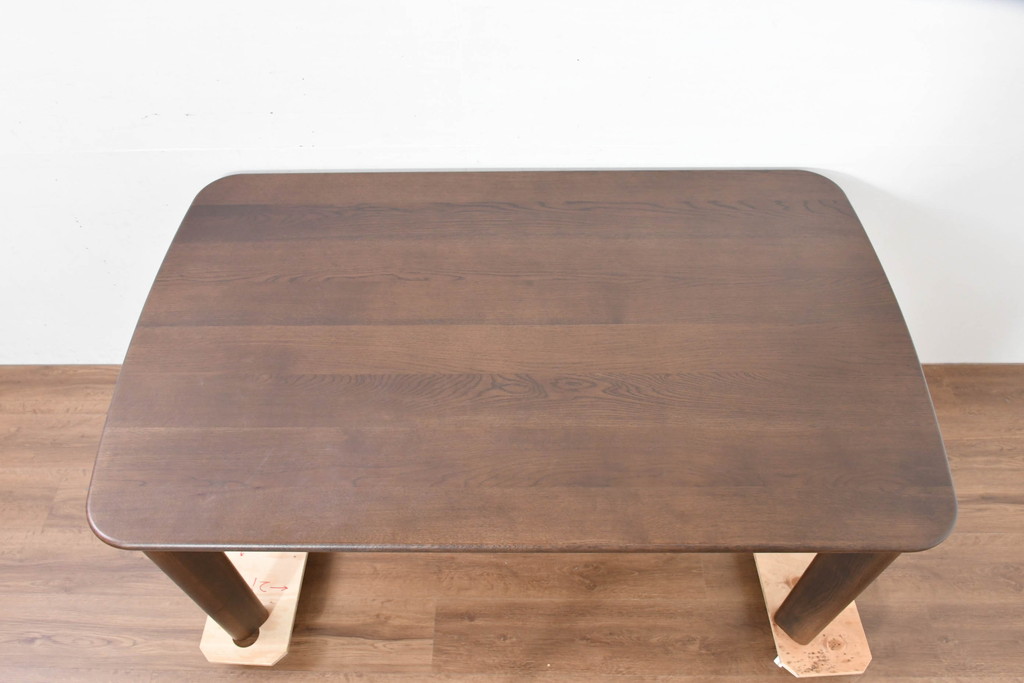 中古　美品　カリモク家具(karimoku)　DT8511　ナラ材　ナシンプルデザインでどんなインテリアにも馴染むダイニングテーブル(食卓、作業台、机、4人掛け、6人掛け)(定価約14万円)(R-084321)