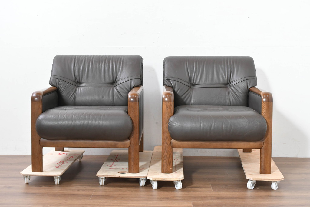 中古　カリモク家具(karimoku)　WSシリーズ　コンパクトサイズ　本革(レザー)　重厚感と快適さを兼ね備えた一人掛けソファ2脚セット(アームチェア、アームソファ、一人掛けソファ、1Pソファ、1P、バラ売り可能)(定価約24万円)(R-084326)