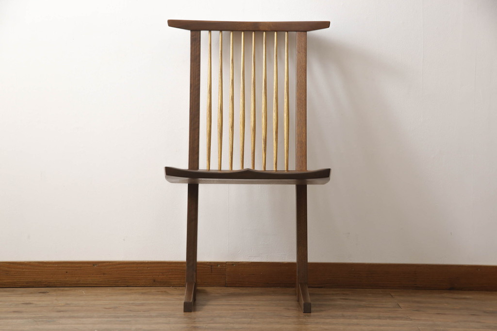 中古　ジョージナカシマ　桜製作所　コノイドチェア(CONOID CHAIR)　CN101　スタイリッシュな佇まいのサイドチェア(ジョージ・ナカシマ、板座チェア、ダイニングチェア、椅子、イス)(R-068179)