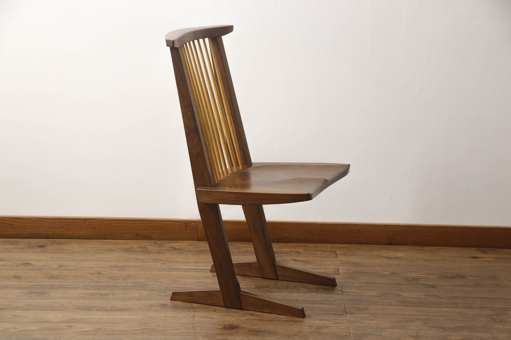 中古　ジョージナカシマ　桜製作所　コノイドチェア(CONOID CHAIR)　CN101　スタイリッシュな佇まいのサイドチェア(ジョージ・ナカシマ、板座チェア、ダイニングチェア、椅子、イス)(R-068179)