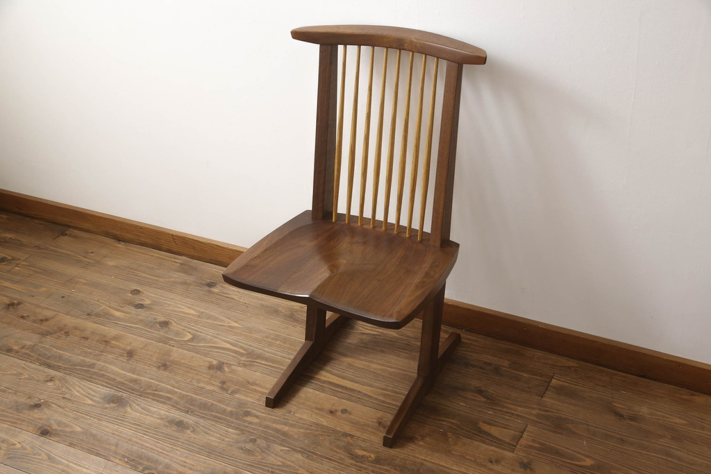 中古　ジョージナカシマ　桜製作所　コノイドチェア(CONOID CHAIR)　CN101　スタイリッシュな佇まいのサイドチェア(ジョージ・ナカシマ、板座チェア、ダイニングチェア、椅子、イス)(R-068179)