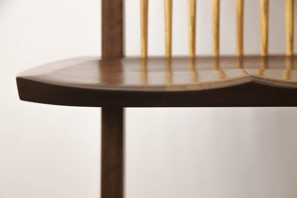 中古　ジョージナカシマ　桜製作所　コノイドチェア(CONOID CHAIR)　CN101　スタイリッシュな佇まいのサイドチェア(ジョージ・ナカシマ、板座チェア、ダイニングチェア、椅子、イス)(R-068179)