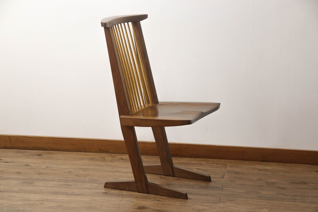 中古　ジョージナカシマ　桜製作所　コノイドチェア(CONOID CHAIR)　CN101　スタイリッシュな佇まいのサイドチェア(ジョージ・ナカシマ、板座チェア、ダイニングチェア、椅子、イス)(R-068180)