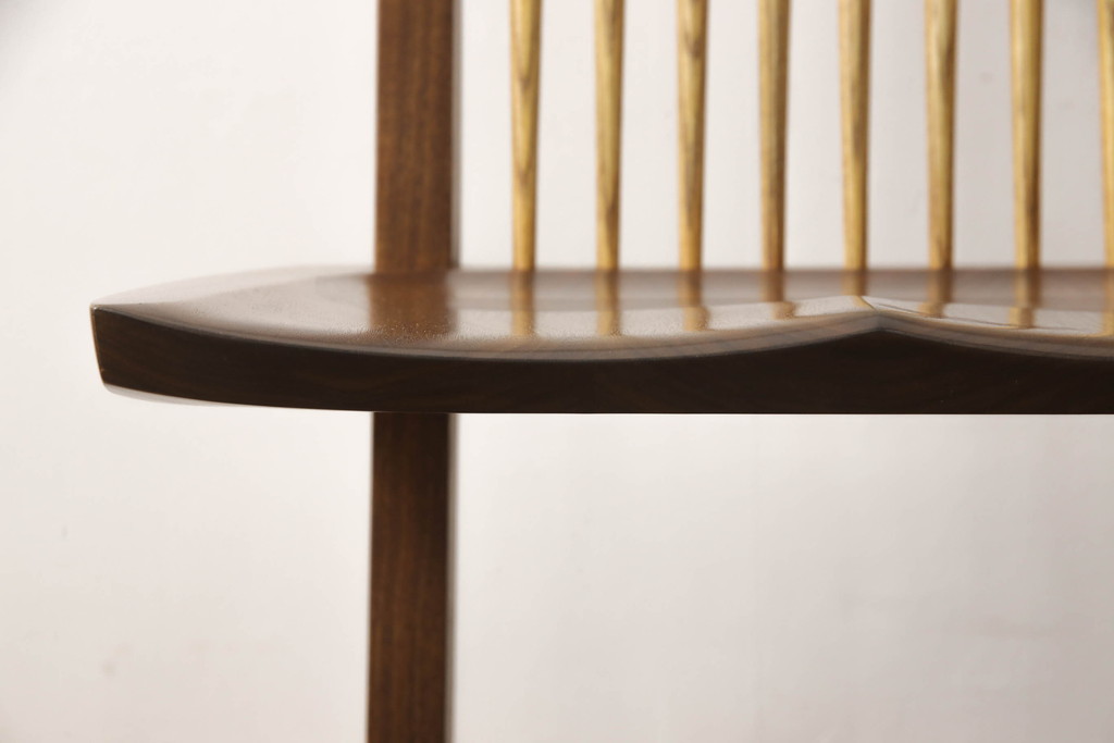 中古　ジョージナカシマ　桜製作所　コノイドチェア(CONOID CHAIR)　CN101　スタイリッシュな佇まいのサイドチェア(ジョージ・ナカシマ、板座チェア、ダイニングチェア、椅子、イス)(R-068180)